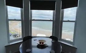 Superb 2 Bedroom Sea View Flat