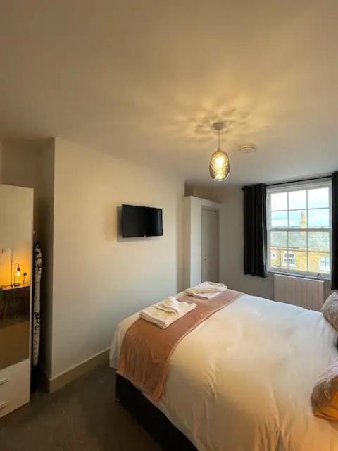 Superb 2 Bedroom Sea View Flat Scarborough Exterior photo