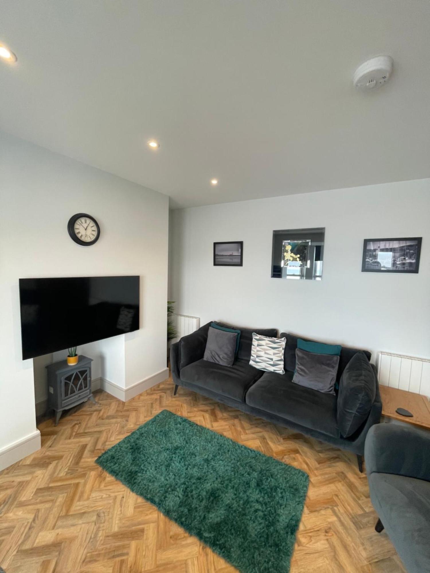 Superb 2 Bedroom Sea View Flat Scarborough Exterior photo