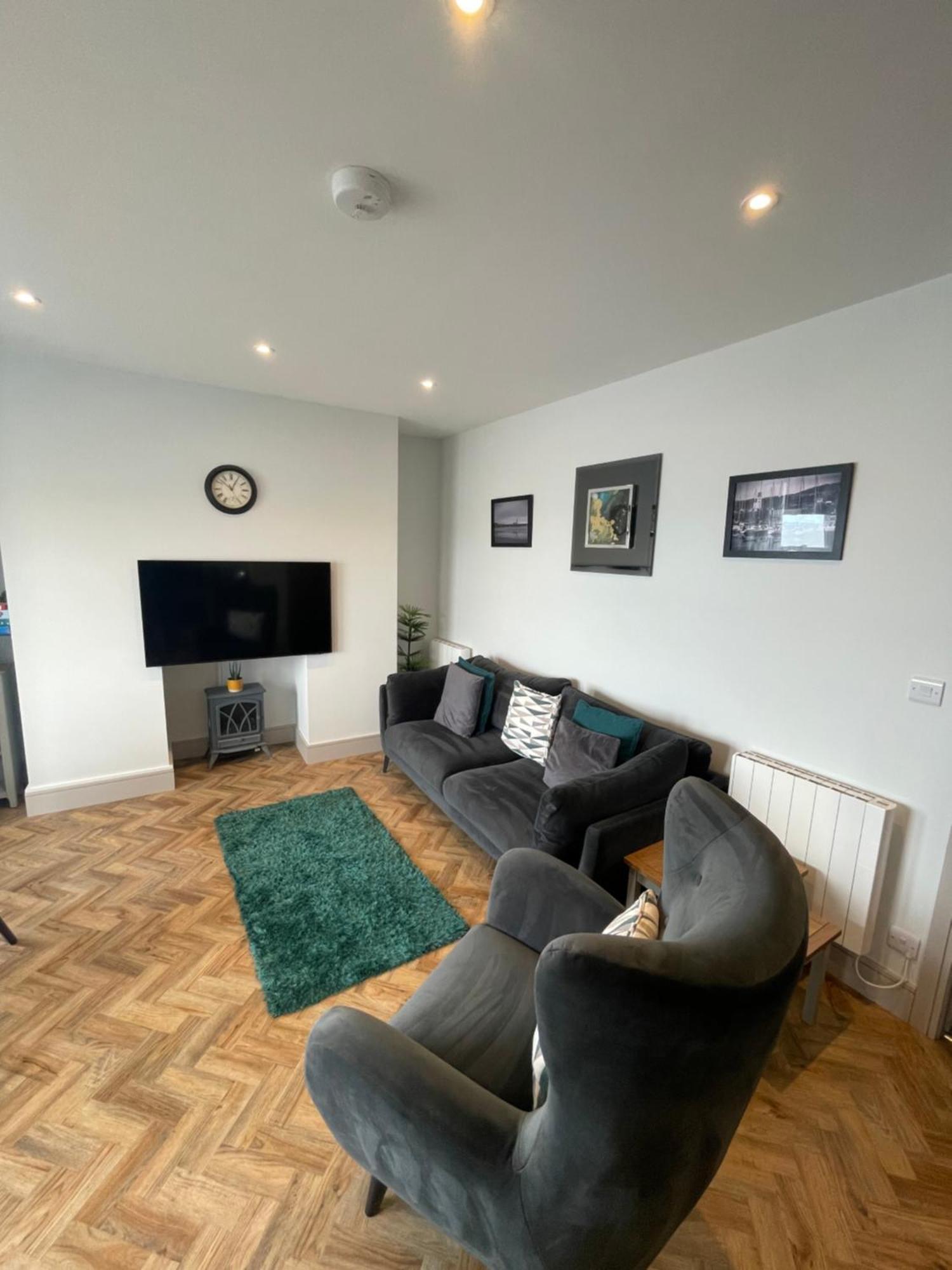 Superb 2 Bedroom Sea View Flat Scarborough Exterior photo